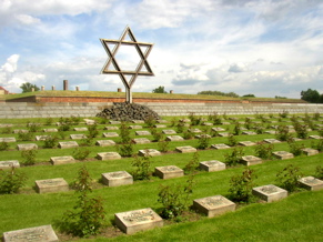 800px-Terezin_CZ_Memorial_Cemetery_01