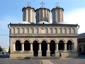 800px-Intrare_Catedrala_Patriarhiei
