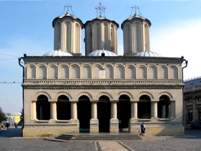 800px-Intrare_Catedrala_Patriarhiei