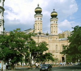 663px-Synagogue-Budapest